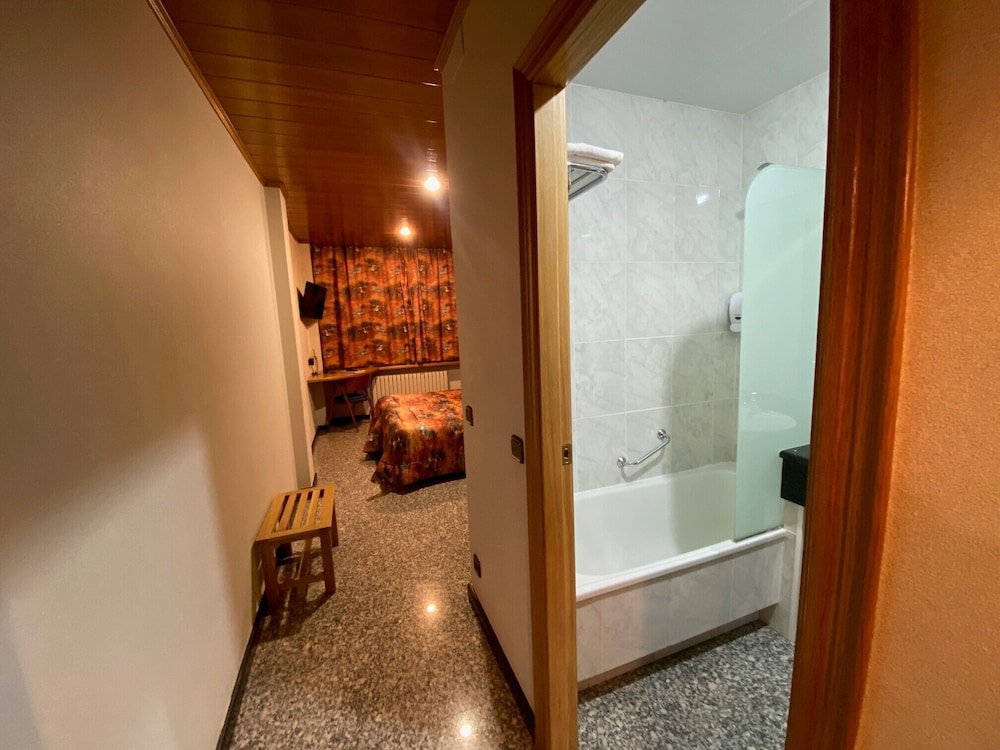Superior Double or Twin Room - Photo 7