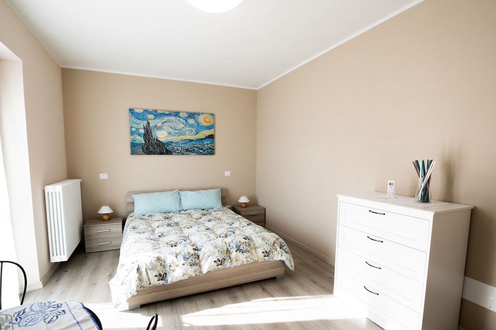 Family Room, 2 Bedrooms photo 3