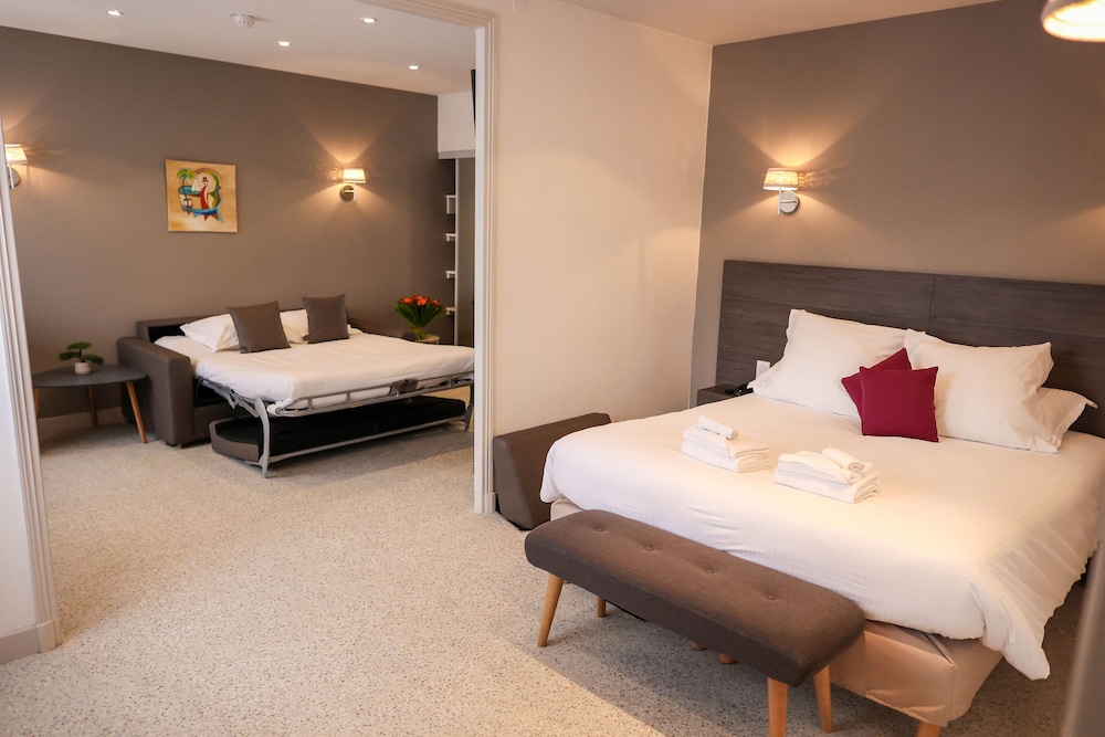 Quadruple Room - Photo 1