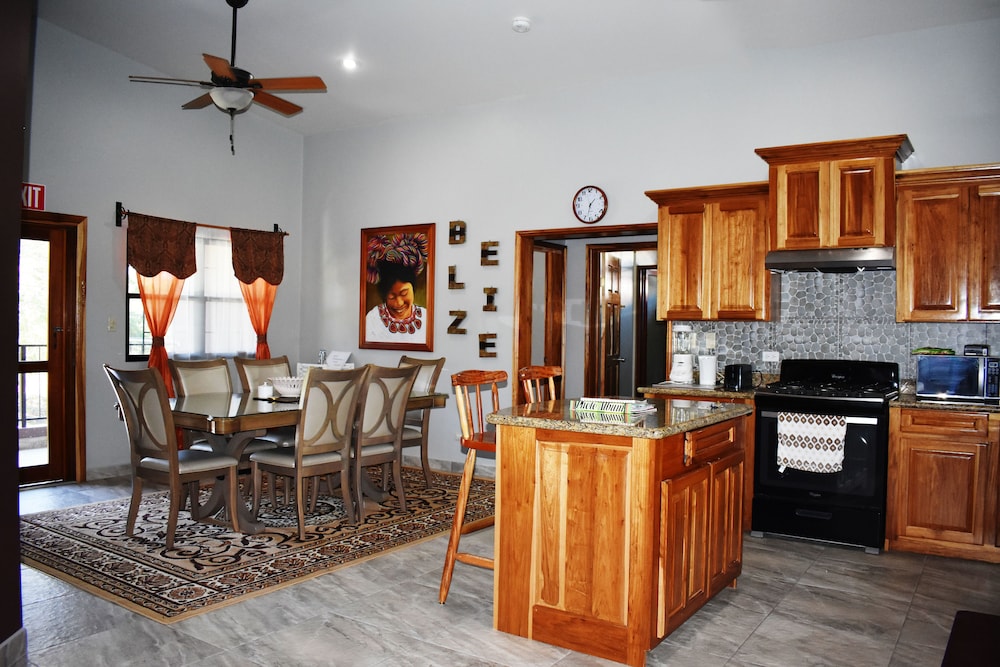 House, 3 Bedrooms, Hill View, Mountainside photo 1