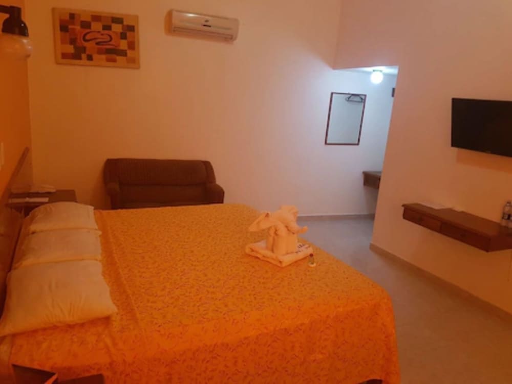 Standard Room, 1 King Bed photo 3