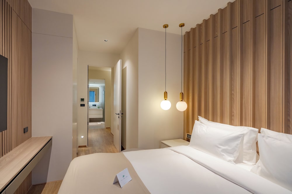 La Green Duplex Suite - 2 Bedroom Pool Access - Photo 2