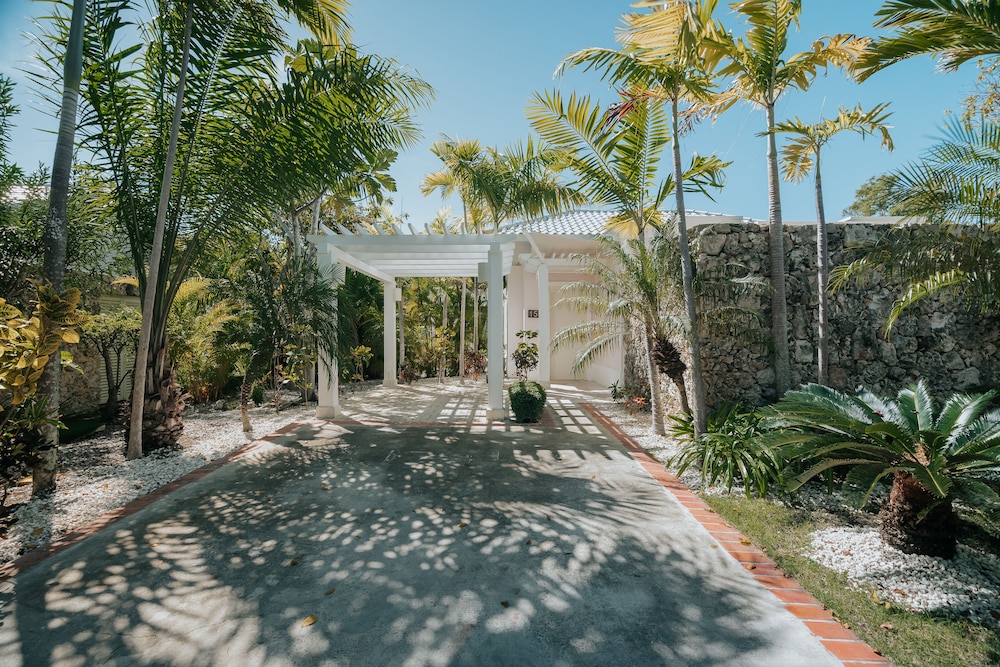 Luxury Pool One Bedroom Suite