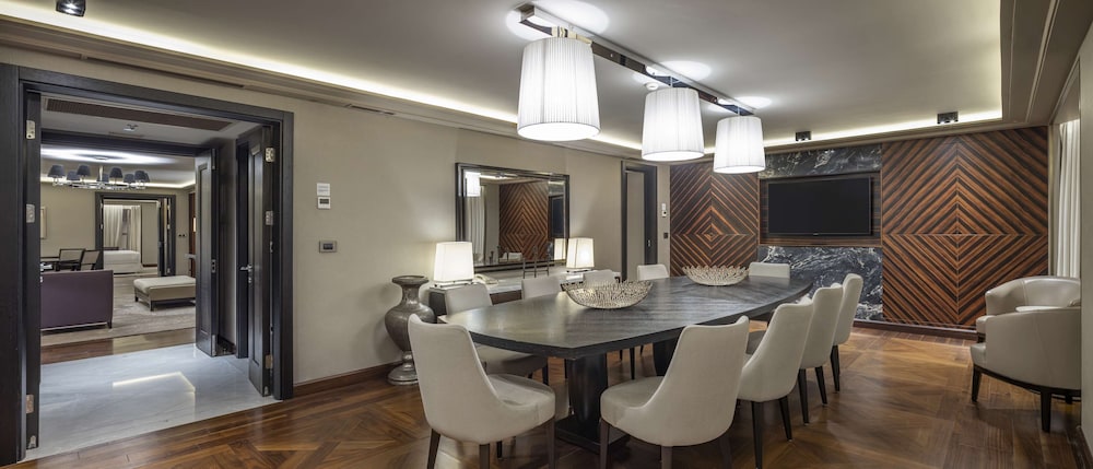 Presidential Suite, Club Lounge Access
