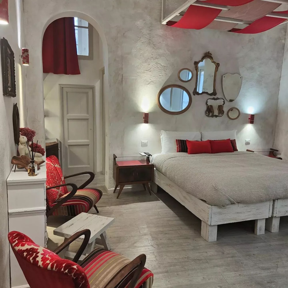 Deluxe Double Room, 1 Bedroom (Red Room) photo 1