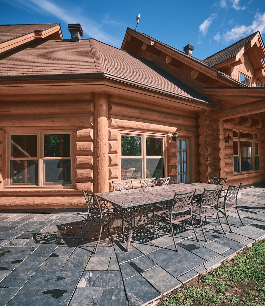 Executive Plus 44 - Majestic log Chalet With hot tub Sauna Heated Pool and Close to Activities, Kuva 6