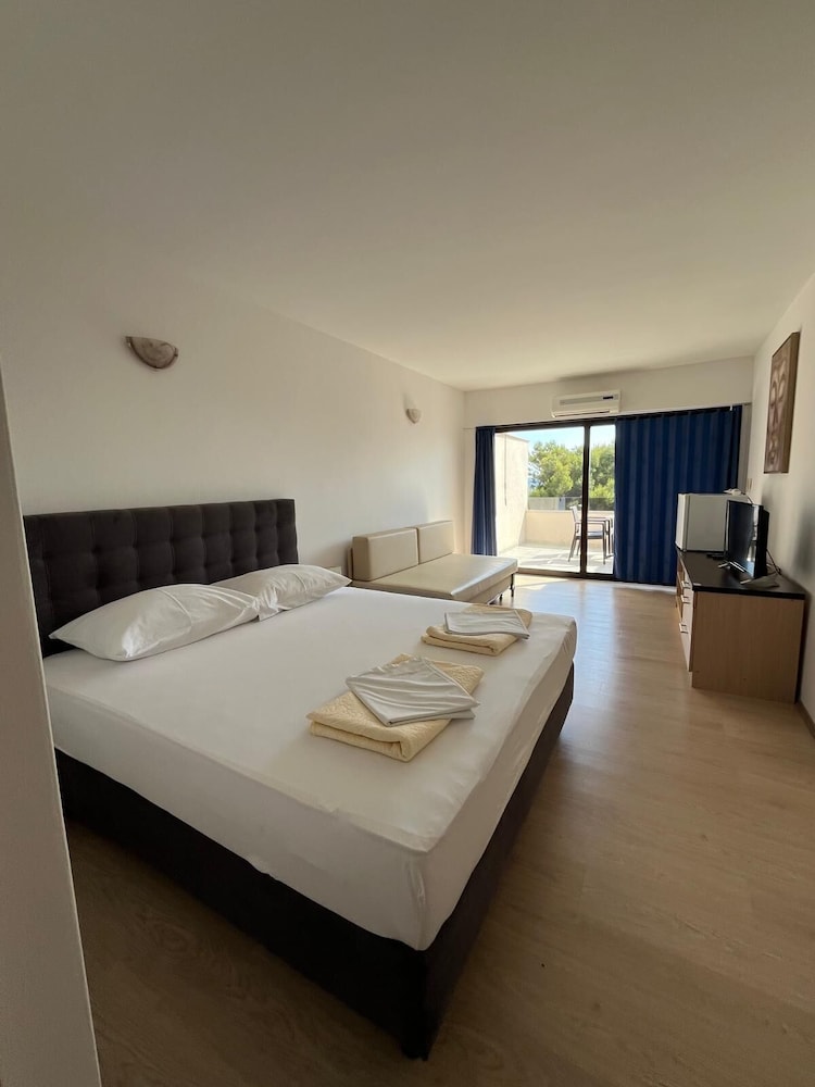 Standard Triple Room, Sea View photo 1