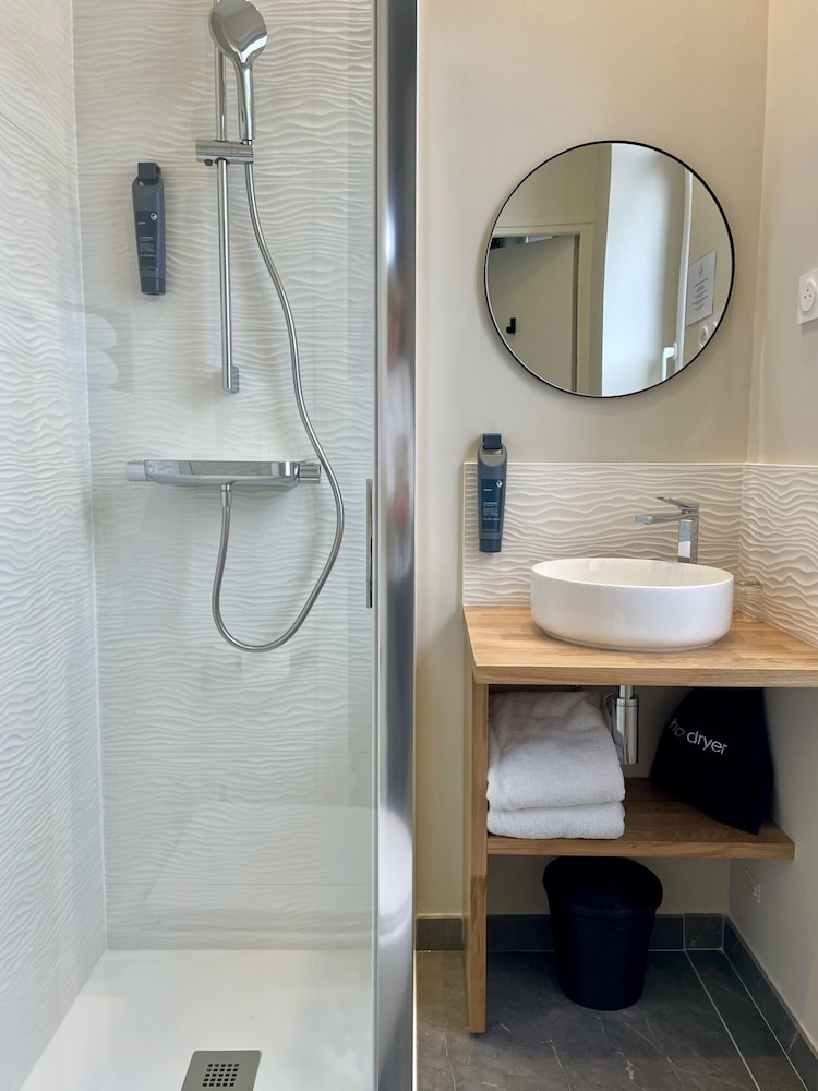Classic Triple Room, Private Bathroom, Courtyard Area photo 2