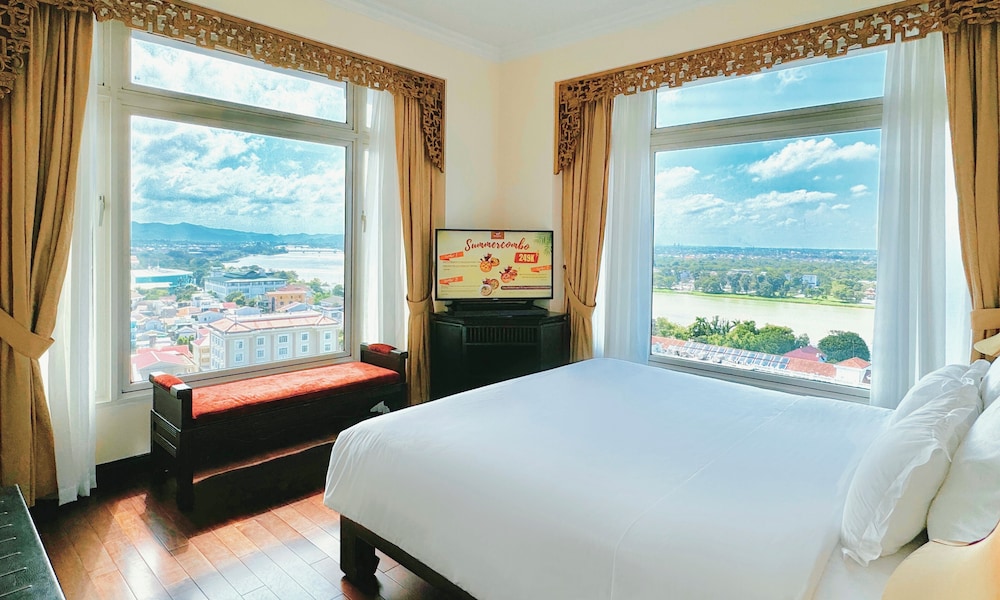 Junior Suite, 1 King Bed, River View - Photo 1