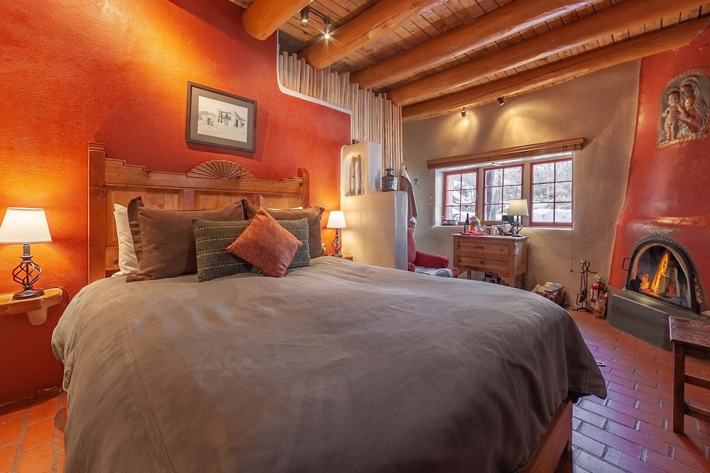 Comfort Single Room, 1 Queen Bed, Fireplace, Garden View photo 1