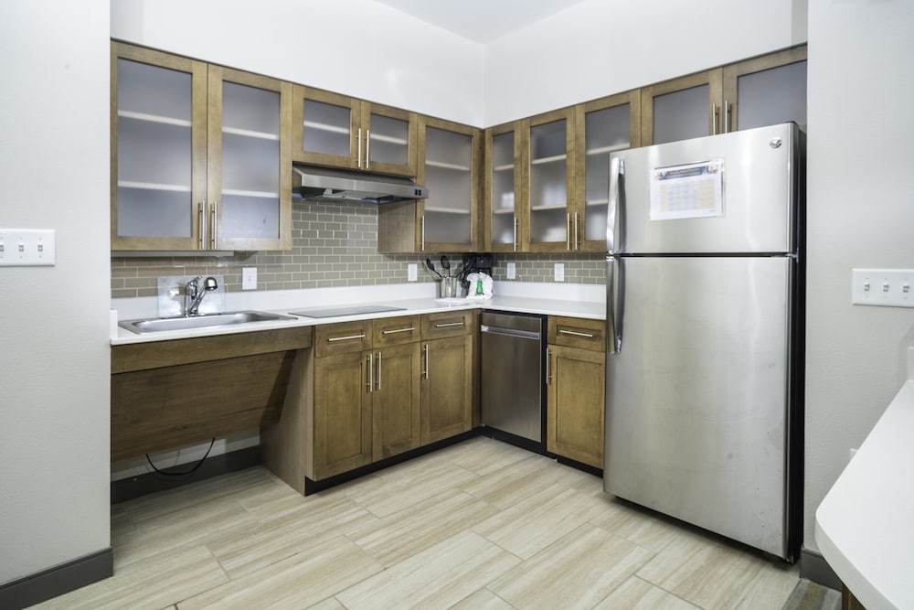 Suite, 1 Bedroom, Accessible, Kitchen (Communications) - Photo 11