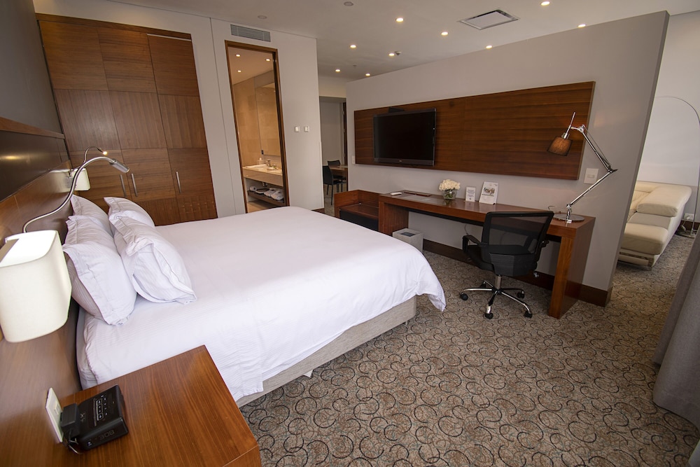 Suite, 1 King Bed, Executive Level - Photo 3