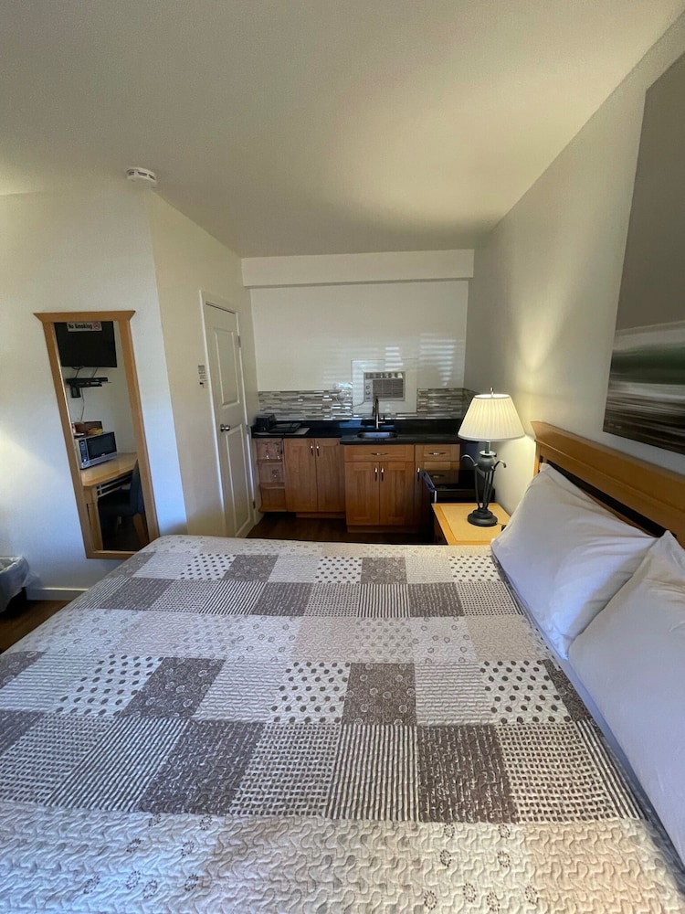 Deluxe Room, 1 Bedroom, Kitchen, Mountain View photo 2