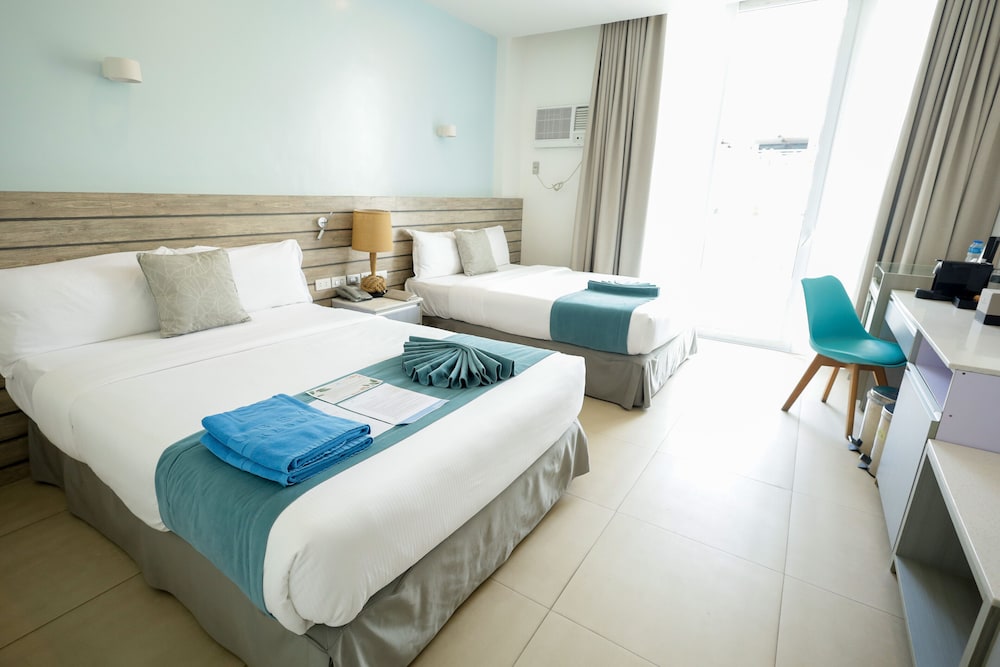 Deluxe Double or Twin Room, 2 Double Beds, Balcony, Pool View photo 1