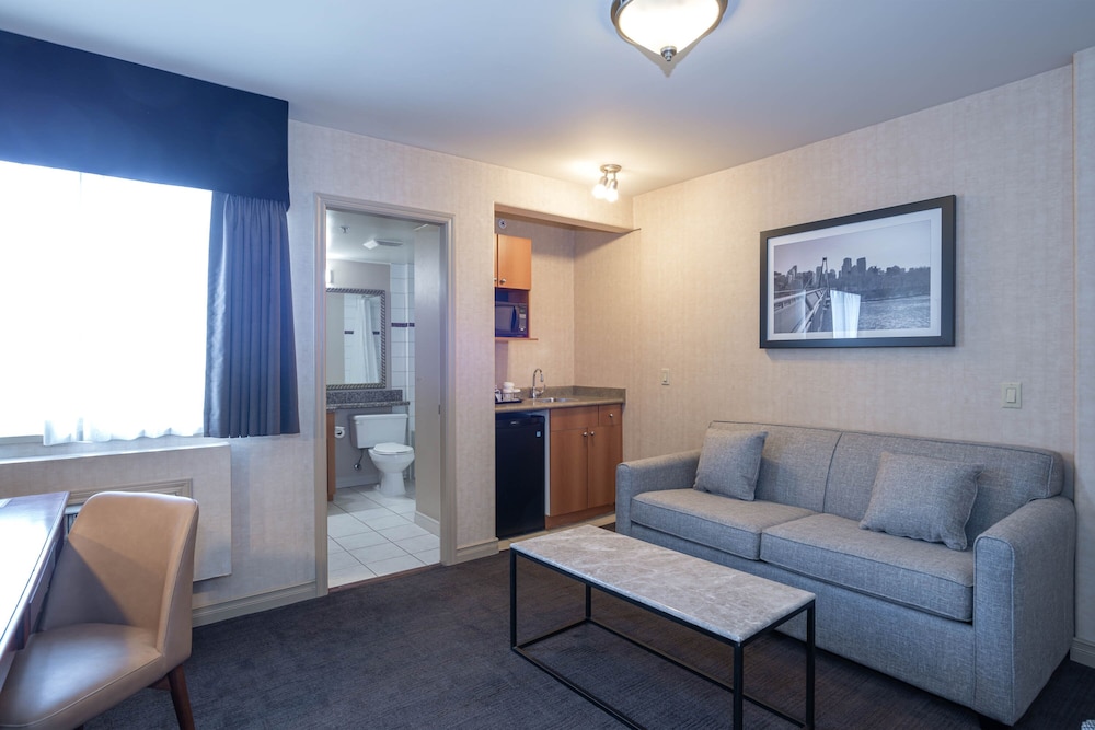 Grand Suite, 1 King Bed with Sofa bed, Kitchenette