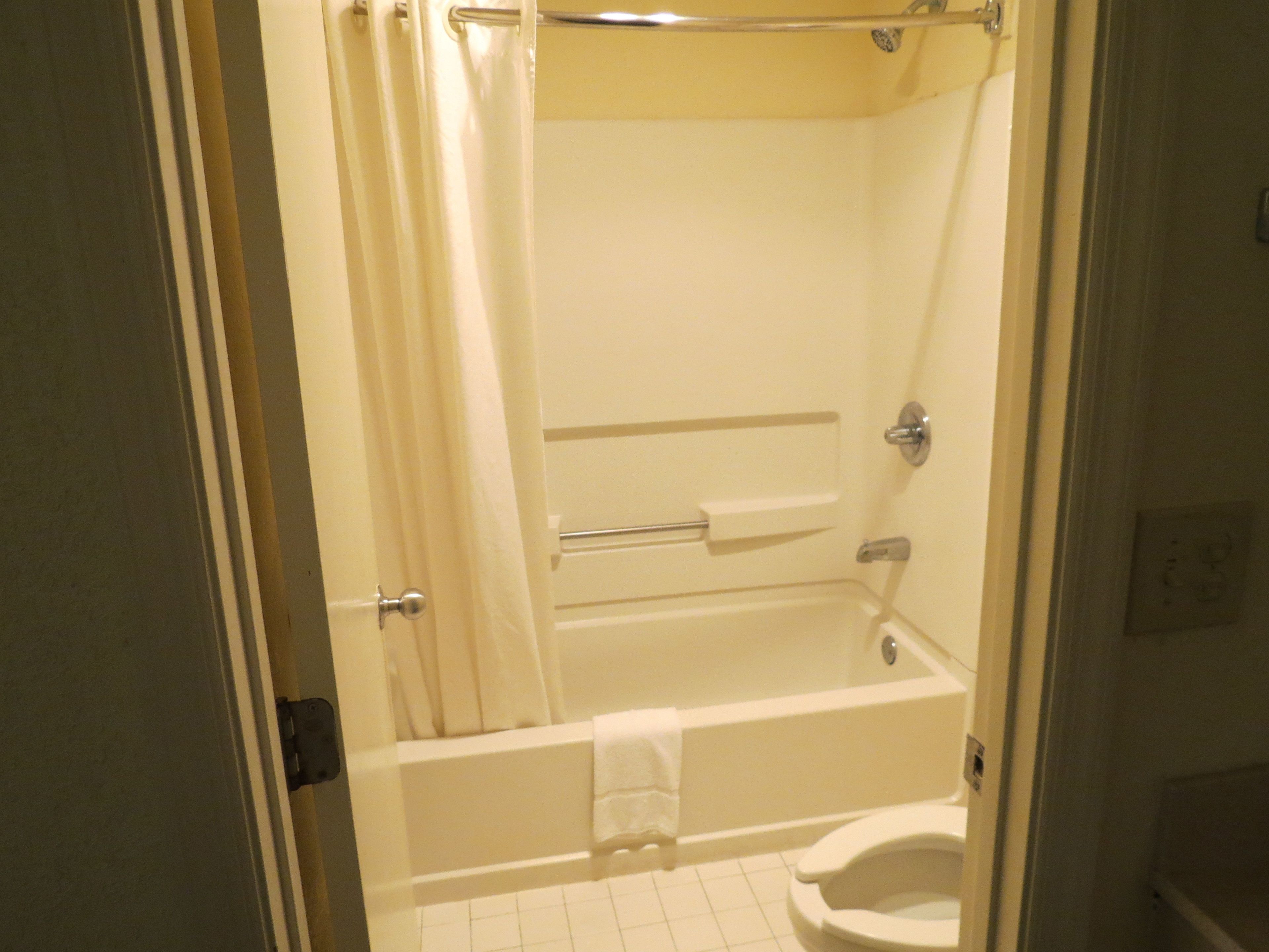 Standard Room, 2 Queen Beds, Non Smoking - Photo 5