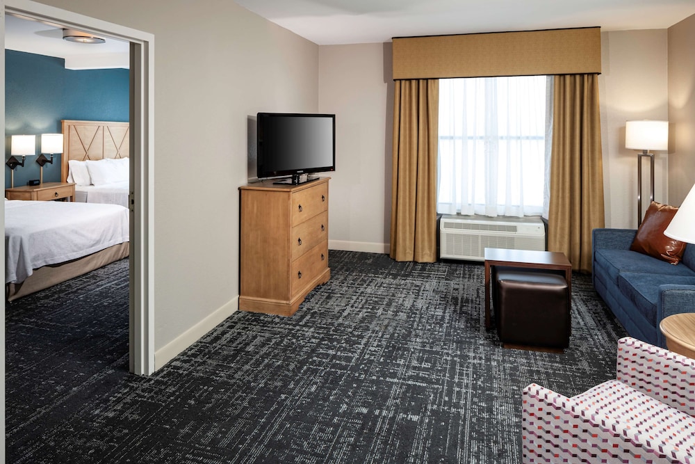 Suite, 2 Queen Beds, Accessible (Roll-in Shower)