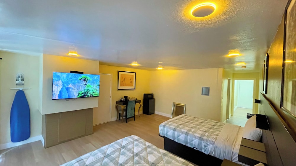 Basic Room, 2 Queen Beds