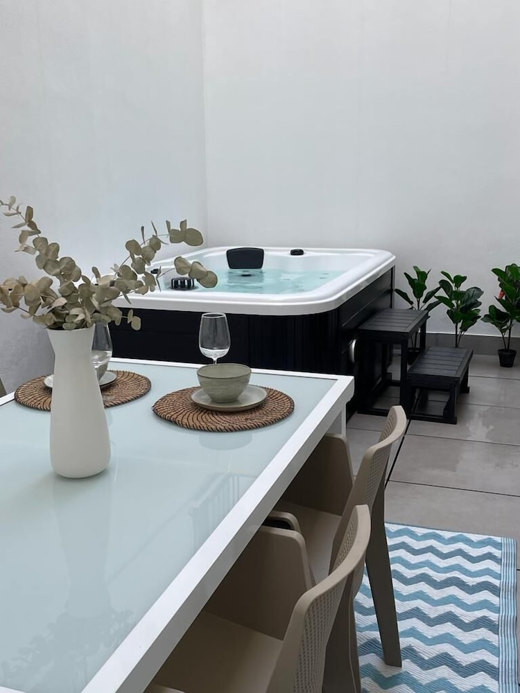 Apartamento Jacuzzi y Patio Privado