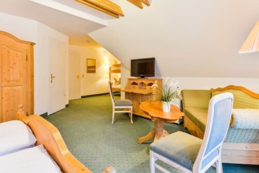 Quadruple Room, 1 Bedroom, Annex Building photo 2