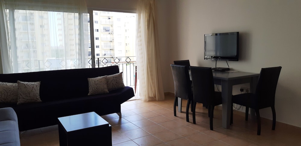 Comfort Apartment, 2 Bedrooms, Balcony, Garden View photo 2