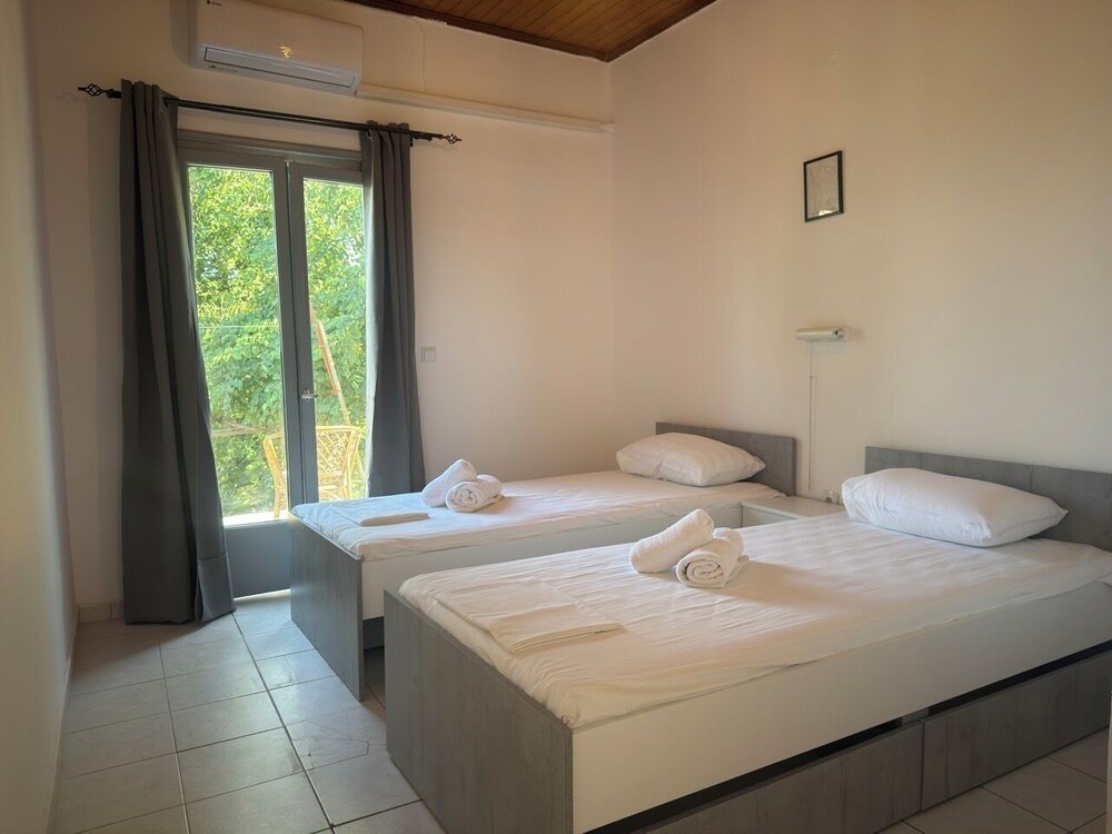 Standard Studio, 2 Twin Beds, Terrace, Garden View