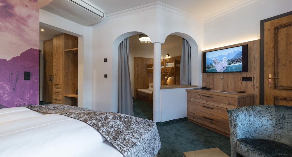 Deluxe Suite photo 3