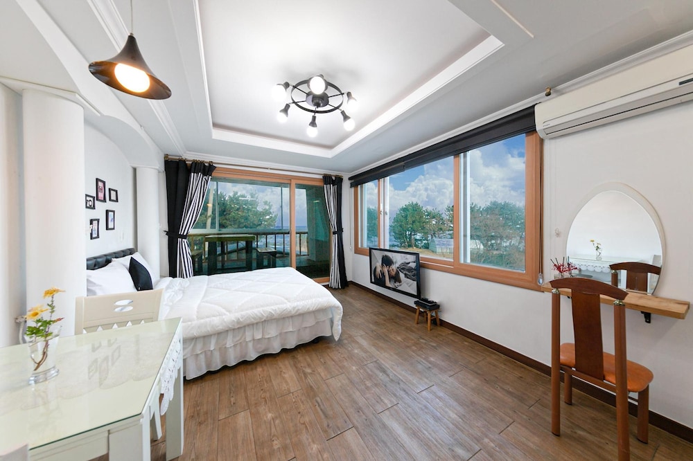 Basic Room, 1 Bedroom (Frisia 301(Ocean View)) - Photo 6