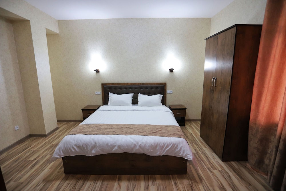 Standard Double or Twin Room - Photo 4