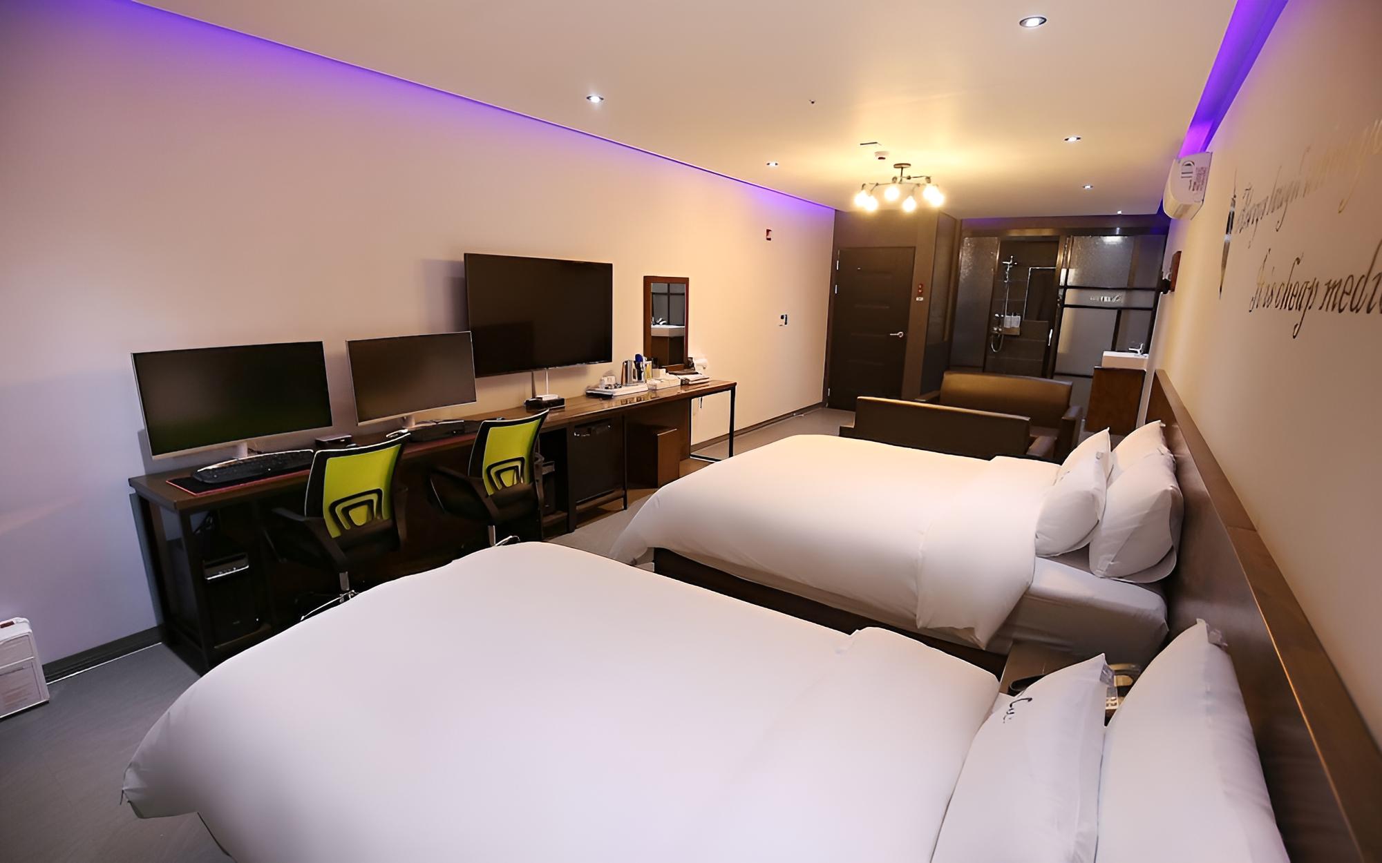 Room (VIP TWIN (Smoking)) - Photo 5