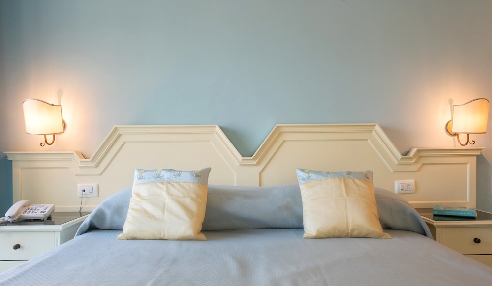 Classic Double or Twin Room, Balcony photo 3