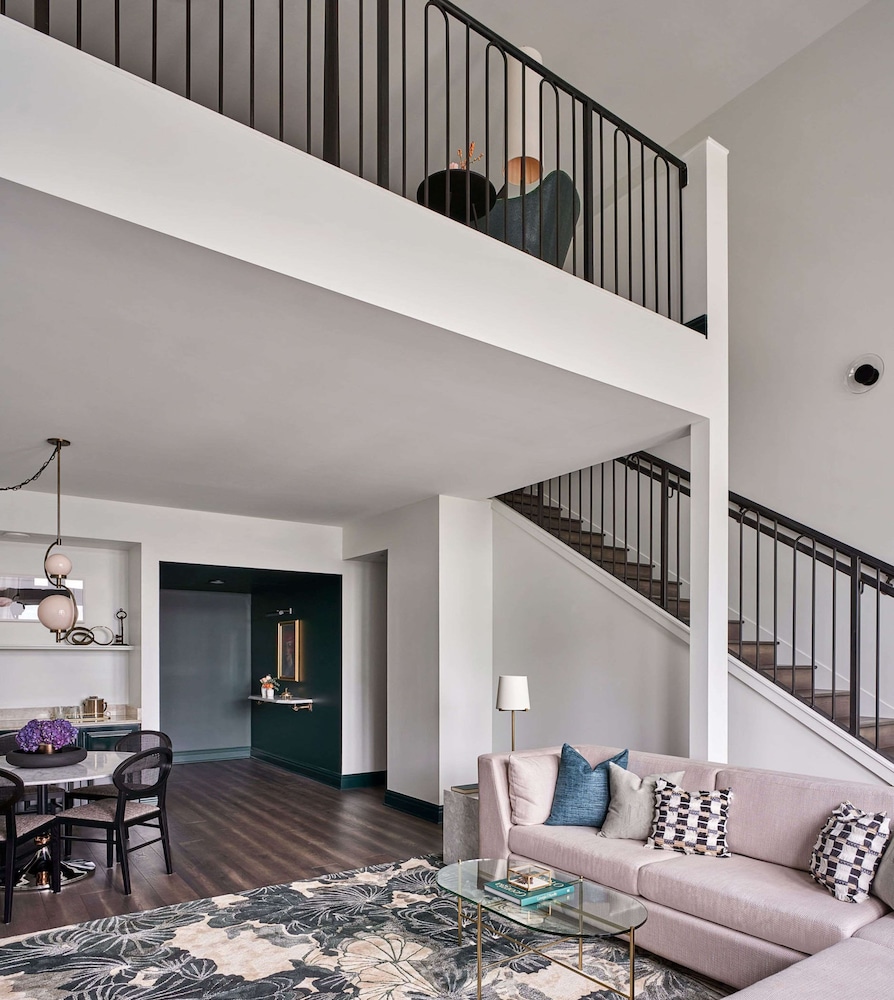 Suite, 1 King Bed (Loft) - Photo 3