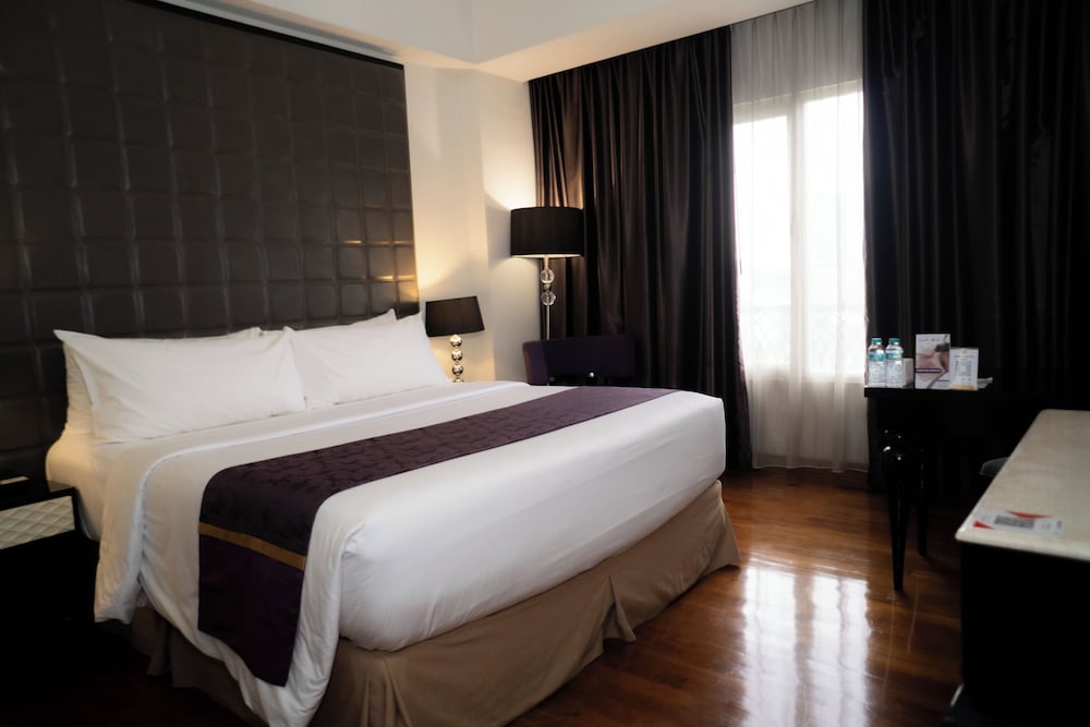 Junior Room, 1 Bedroom, Non Smoking, City View