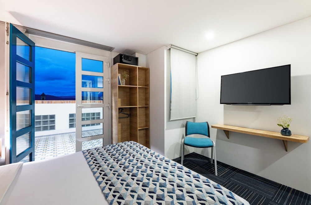 Superior Room, 1 Queen Bed, City View photo 3