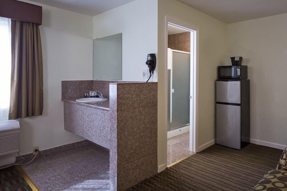 Room, Multiple Beds, Non Smoking photo 2