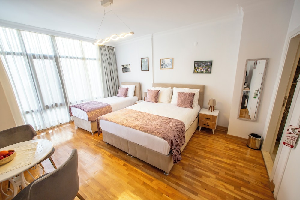 Family Triple Room, City View photo 2
