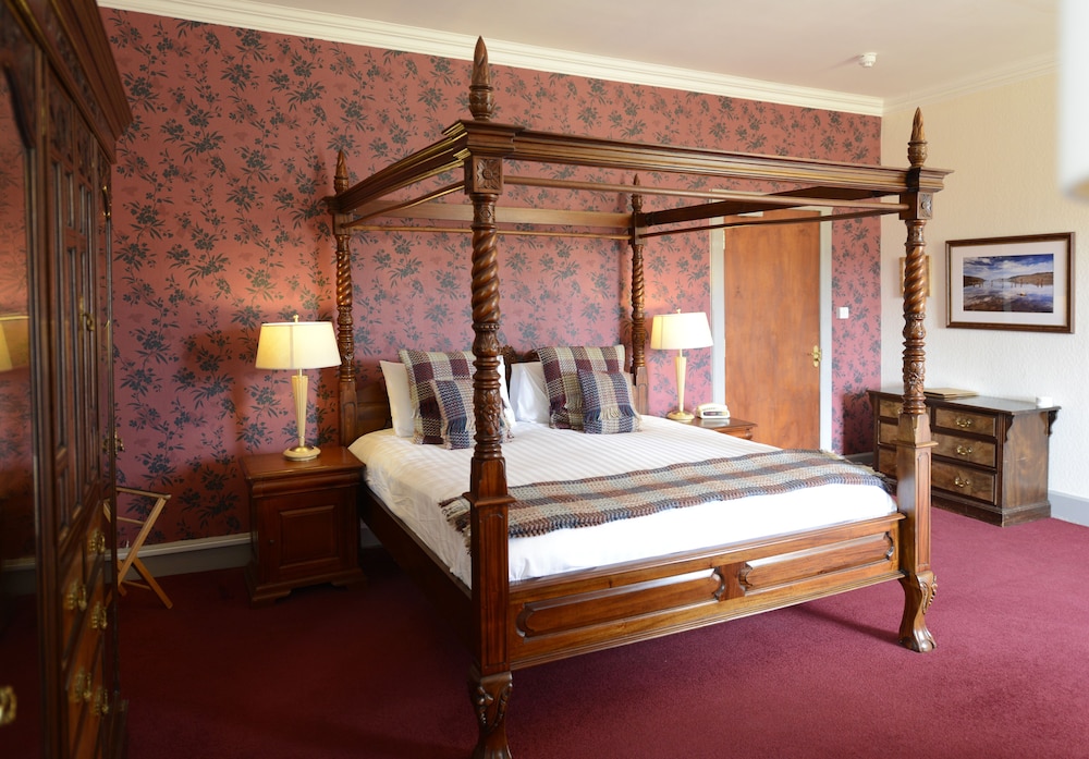 4 Poster Double Room with Loch View - Photo 3