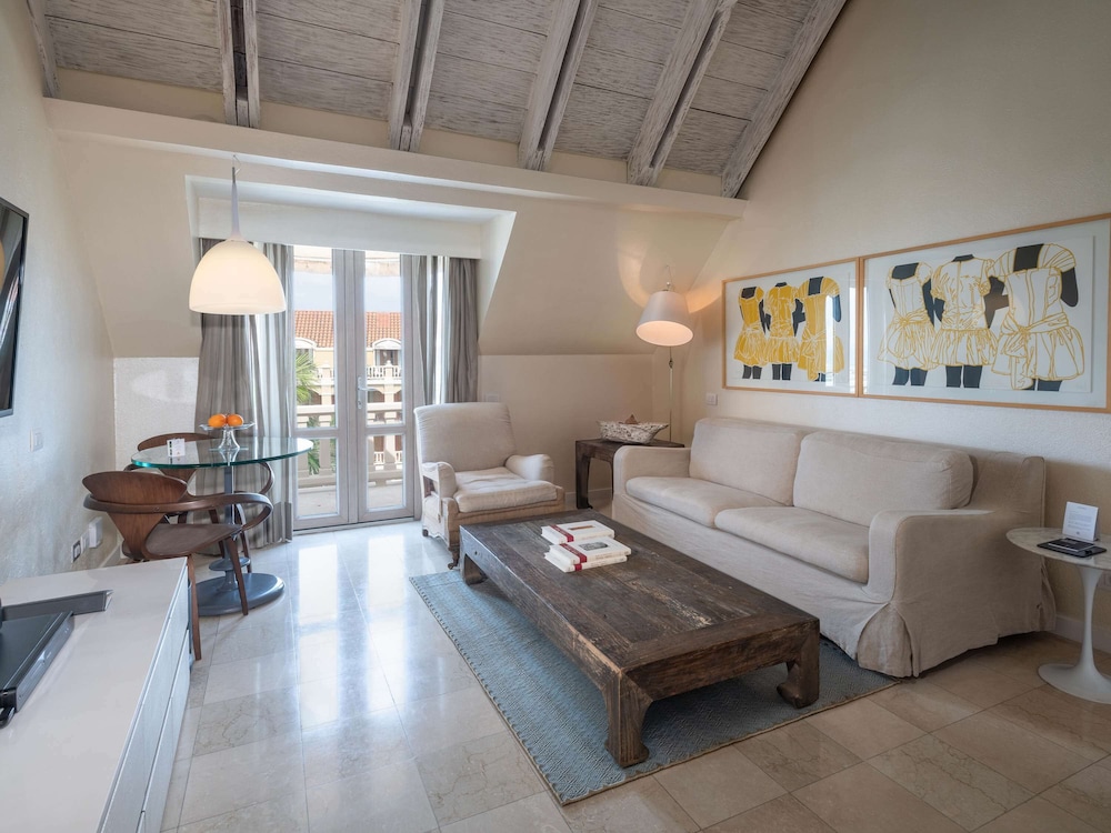 Junior Suite, 1 King Bed, Balcony, Ocean View (Butler Service) photo 3
