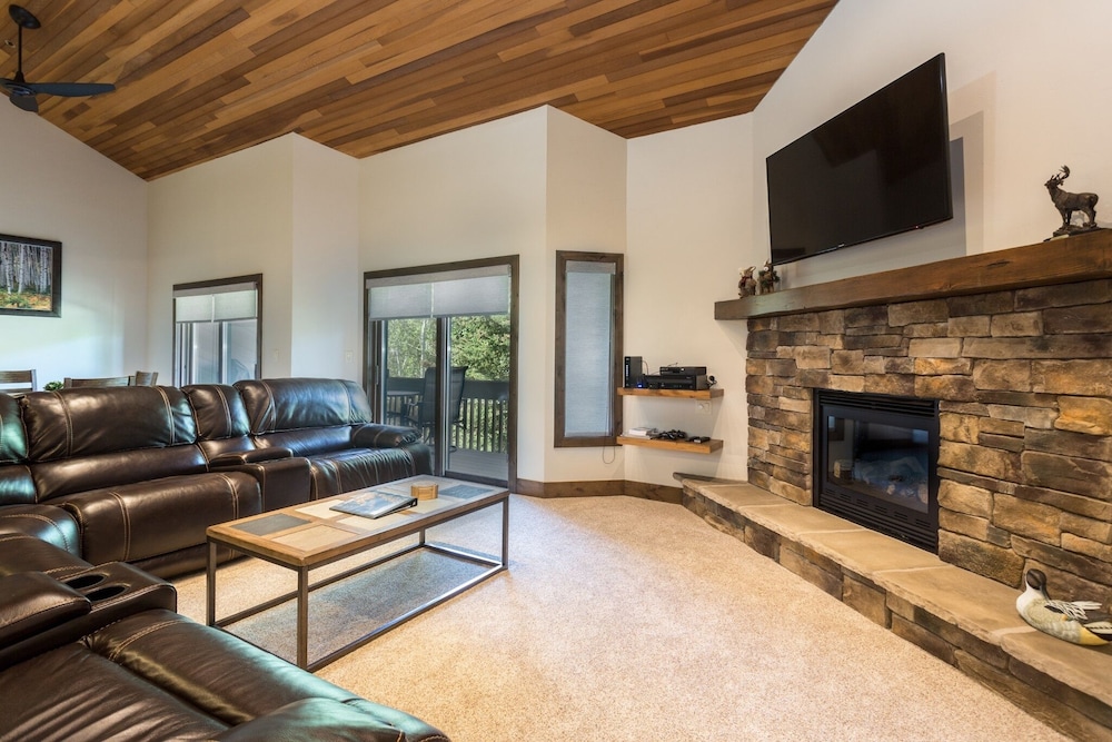 Condo, 2 Bedrooms