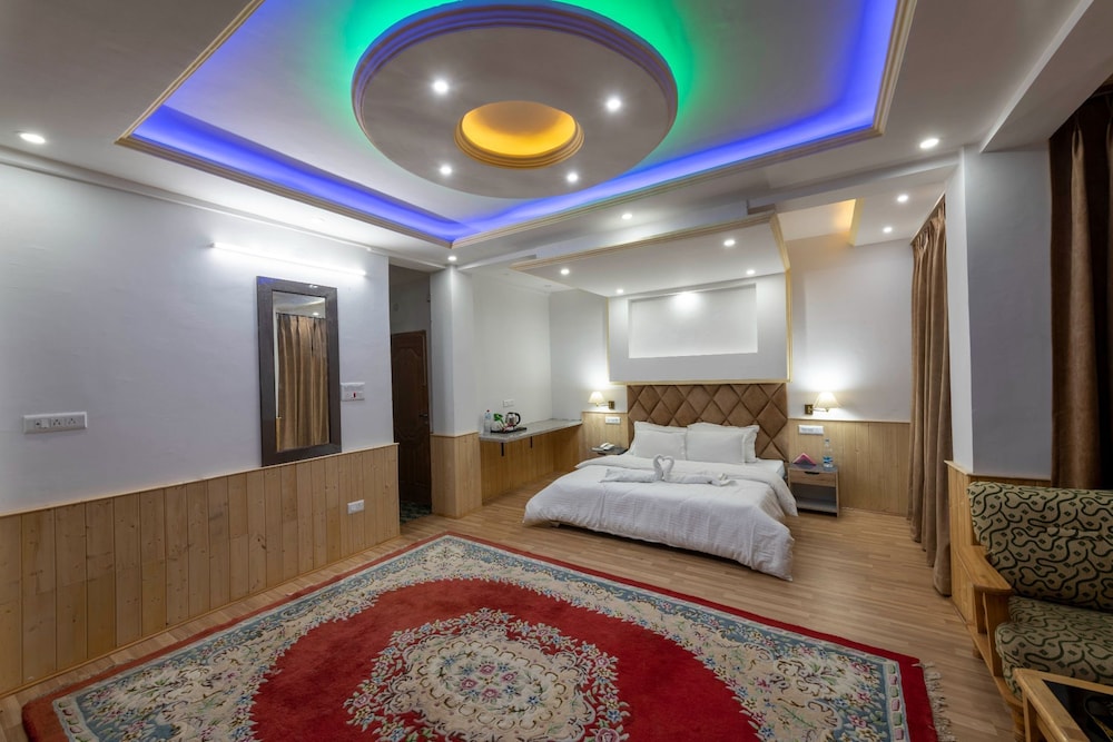 Executive Room - Photo 8