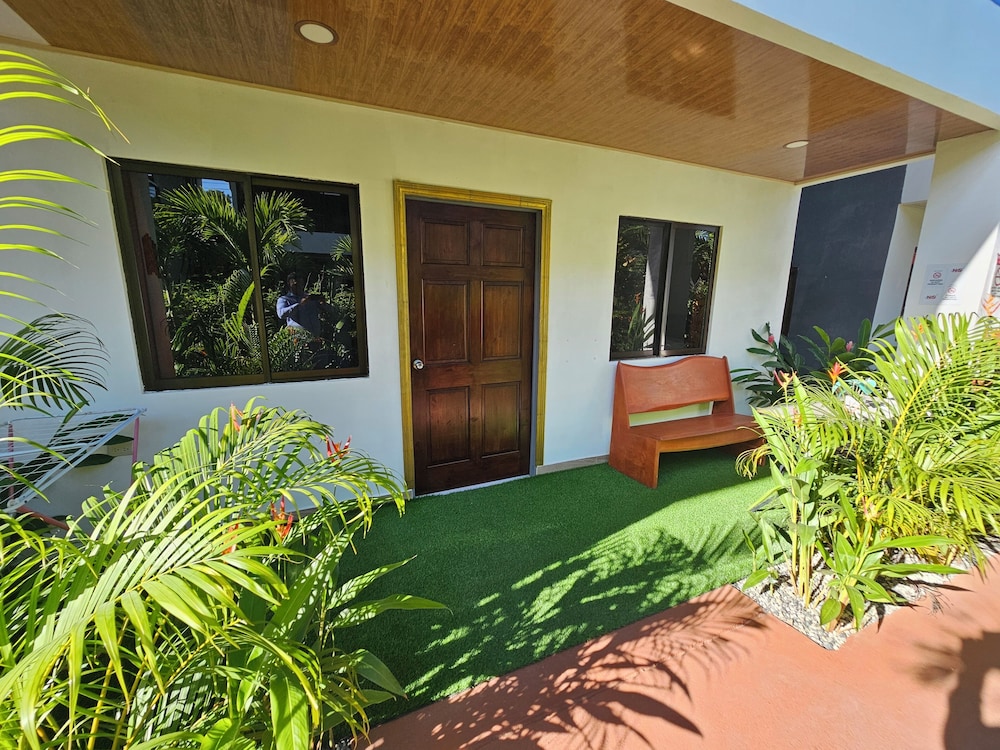 Economy Double Room, 1 Bedroom, Private Bathroom, Garden View photo 3