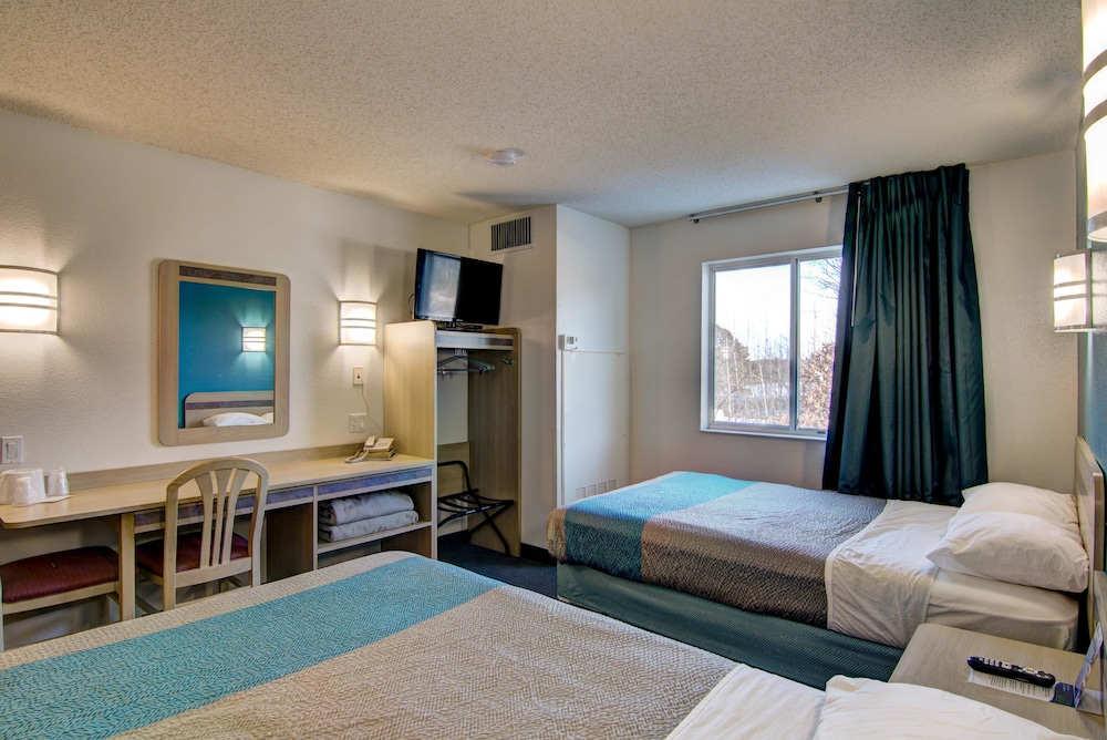 Standard Room, 2 Double Beds, Non Smoking, Refrigerator & Microwave - Photo 9