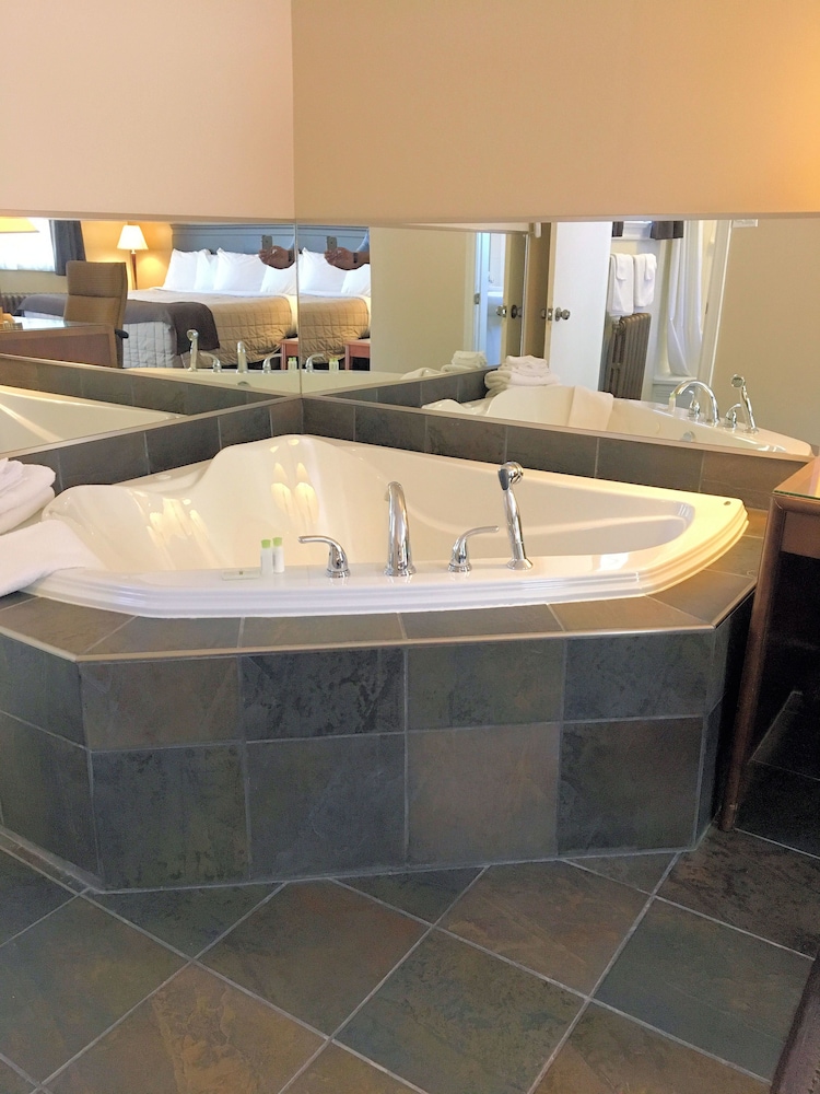 Room, Jetted Tub photo 1