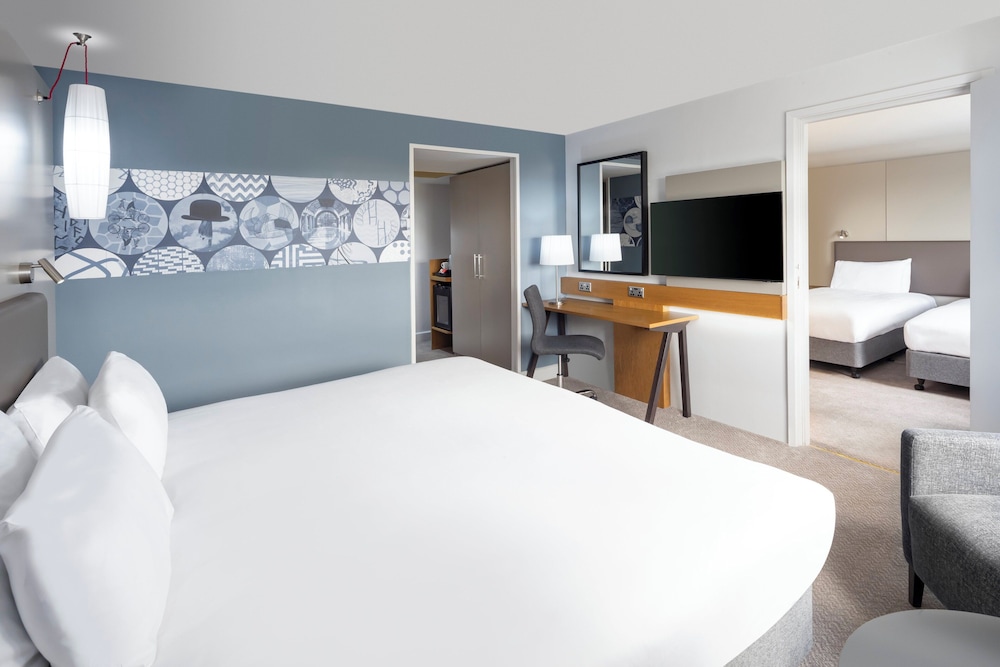 Premium Room, 1 King Bed (Super King, High Floor) photo 3