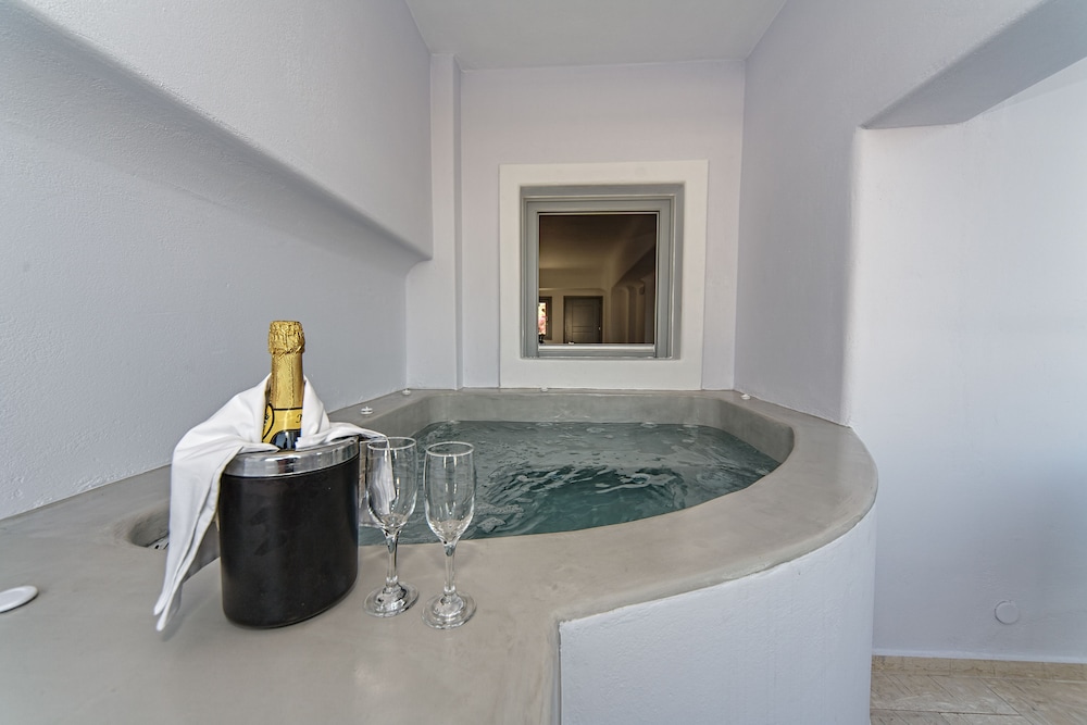 Suite Grand, idromassaggio, vista mare parziale