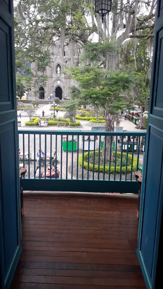Family Room, Balcony photo 3