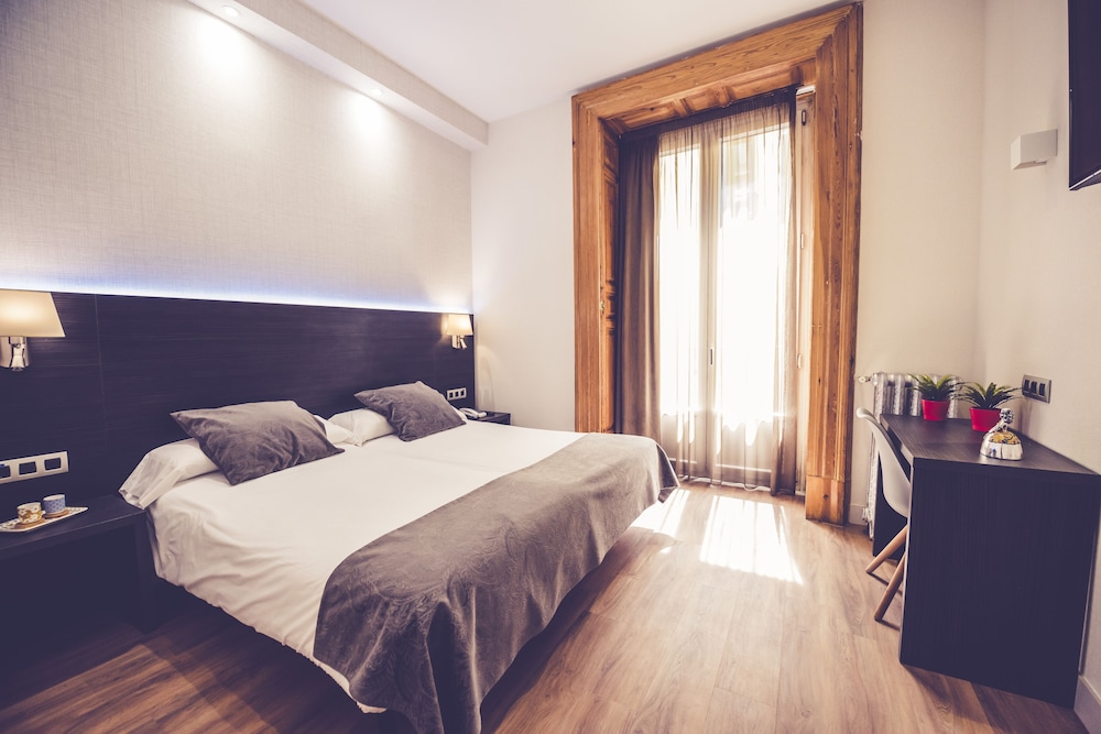 Double Room - Photo 8