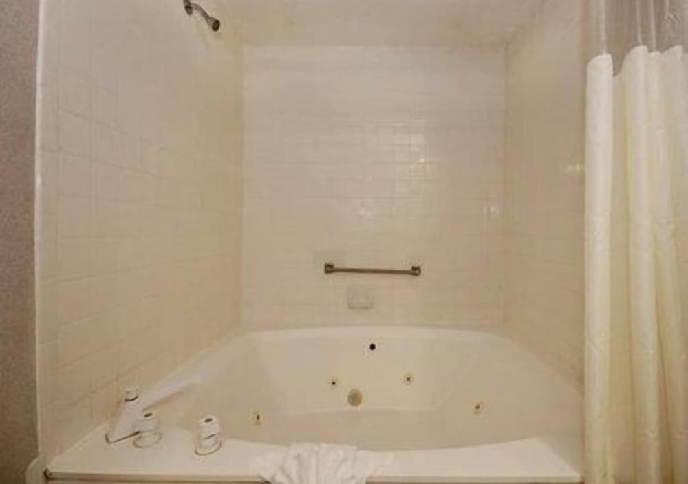 Standard Double Room, 2 Double Beds, Non Smoking - Photo 2