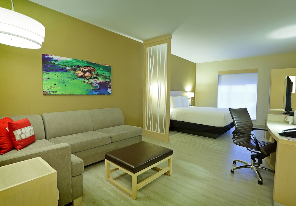 Suite, 1 King Bed (HP)