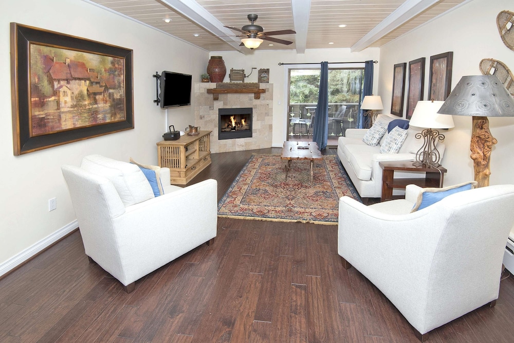 Condo, 2 Bedrooms